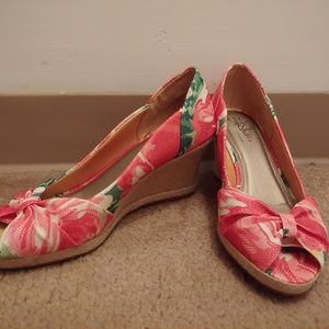 Adorable Pink Floral Wedges